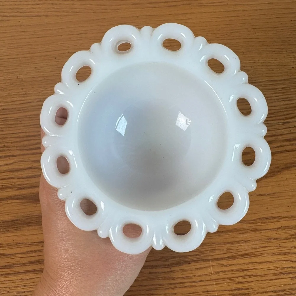 Vintage Westmoreland White Milk Glass Open Lace Edge Pedestal Candy Dish‎ Bowl